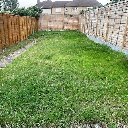 Cosy Private Flat In London, Free Parking On Premise Apartman Carshalton Kültér fotó
