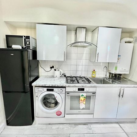 Cosy Private Flat In London, Free Parking On Premise Apartman Carshalton Kültér fotó
