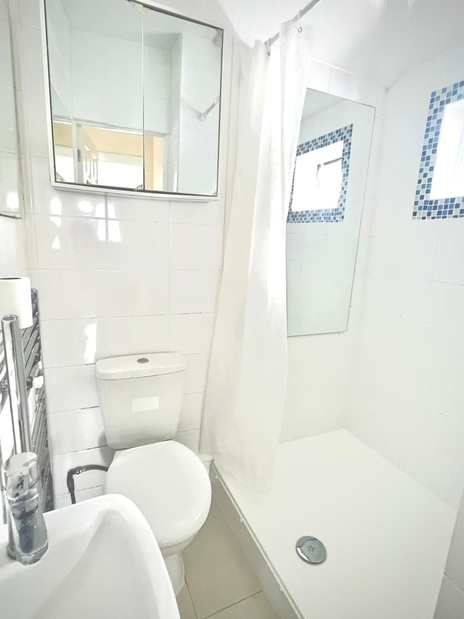 Cosy Private Flat In London, Free Parking On Premise Apartman Carshalton Kültér fotó