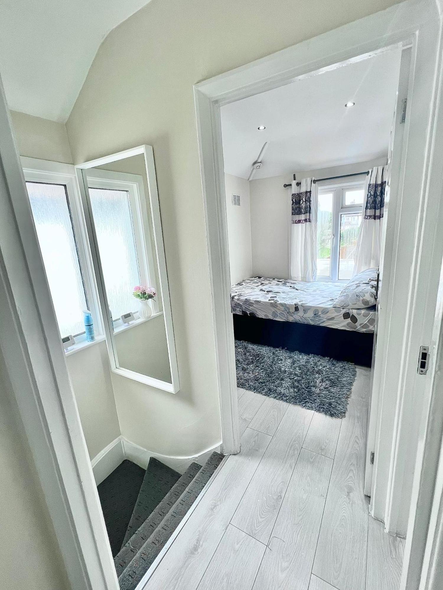 Cosy Private Flat In London, Free Parking On Premise Apartman Carshalton Kültér fotó