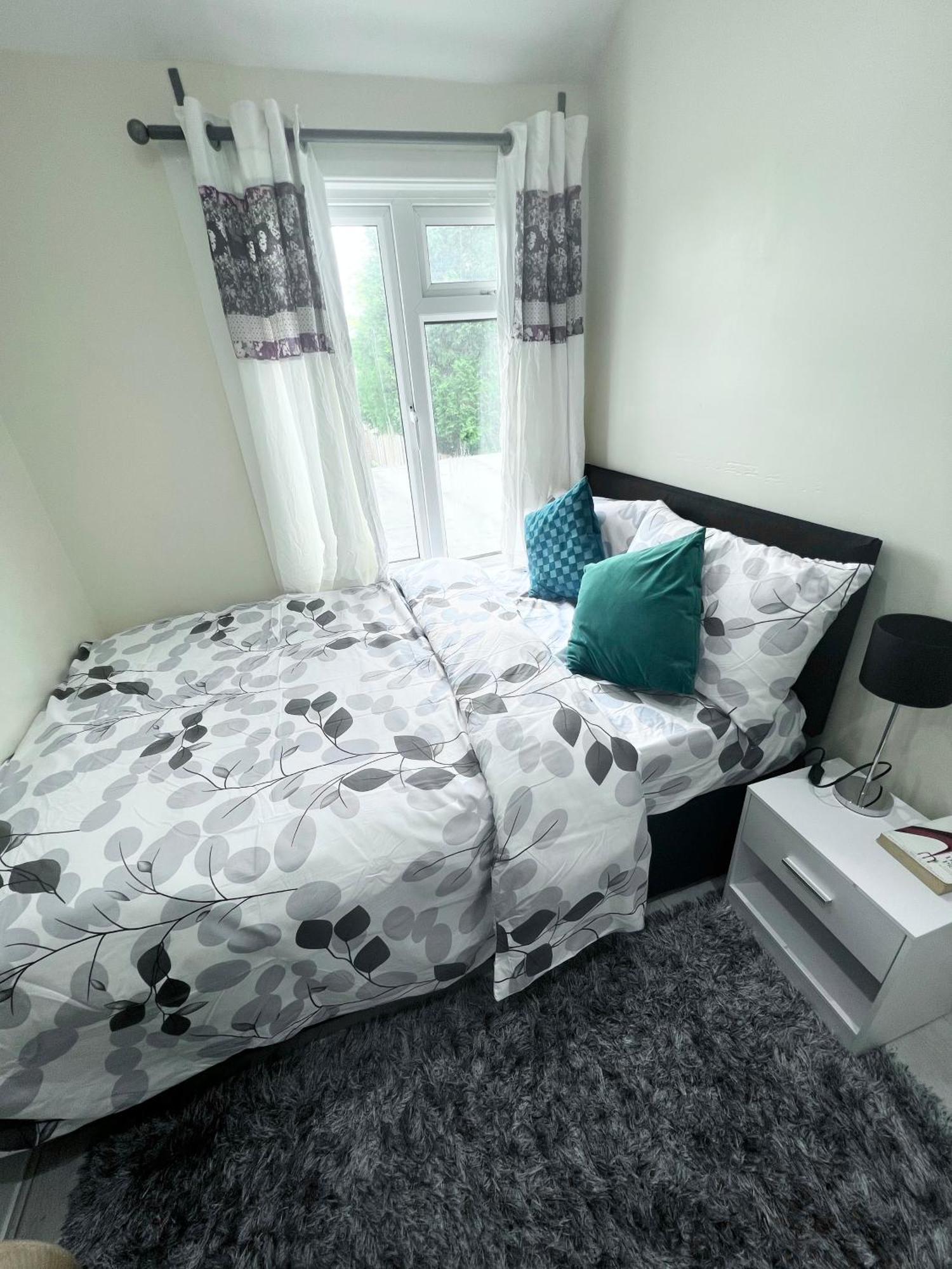 Cosy Private Flat In London, Free Parking On Premise Apartman Carshalton Kültér fotó