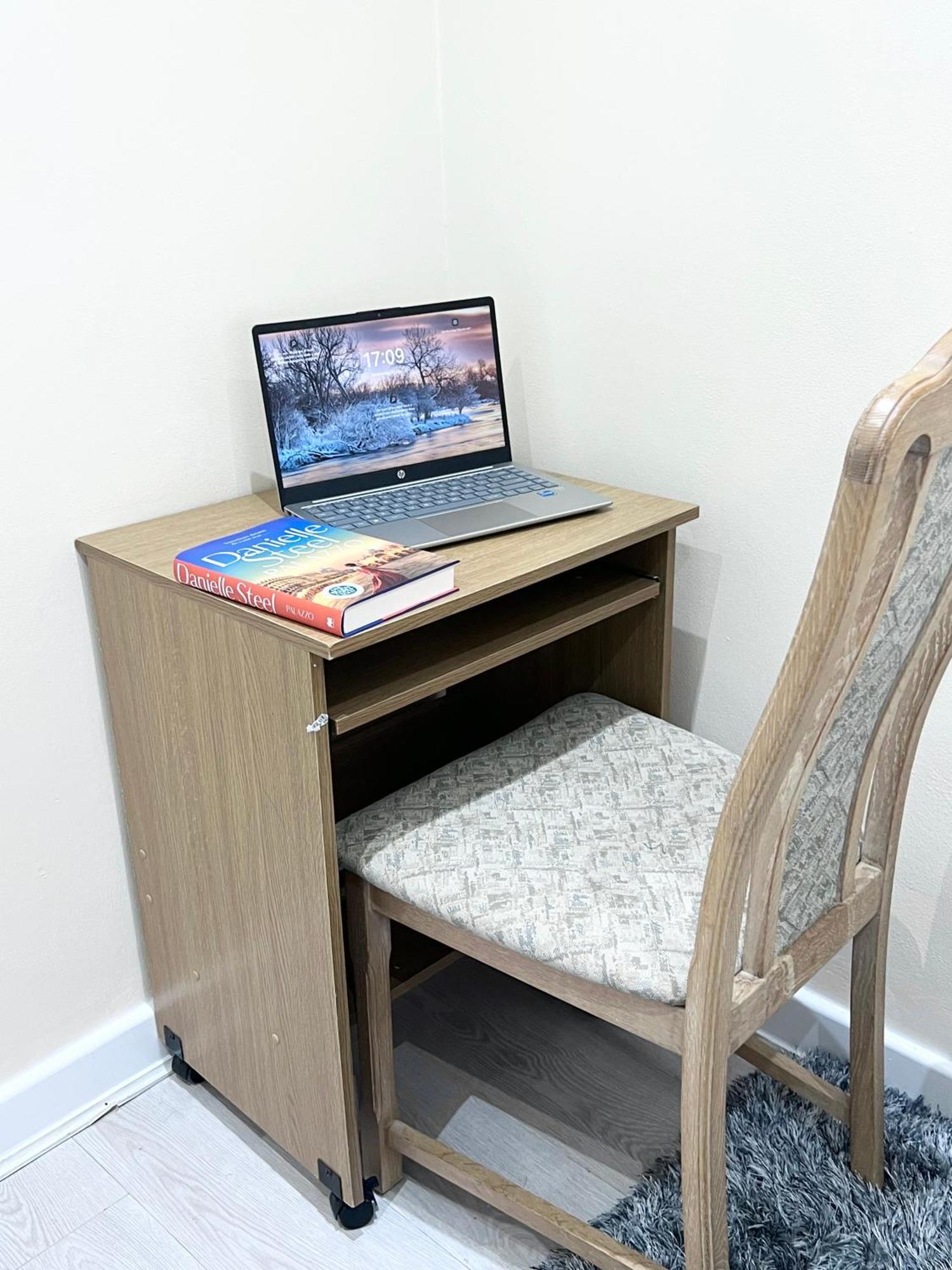 Cosy Private Flat In London, Free Parking On Premise Apartman Carshalton Kültér fotó