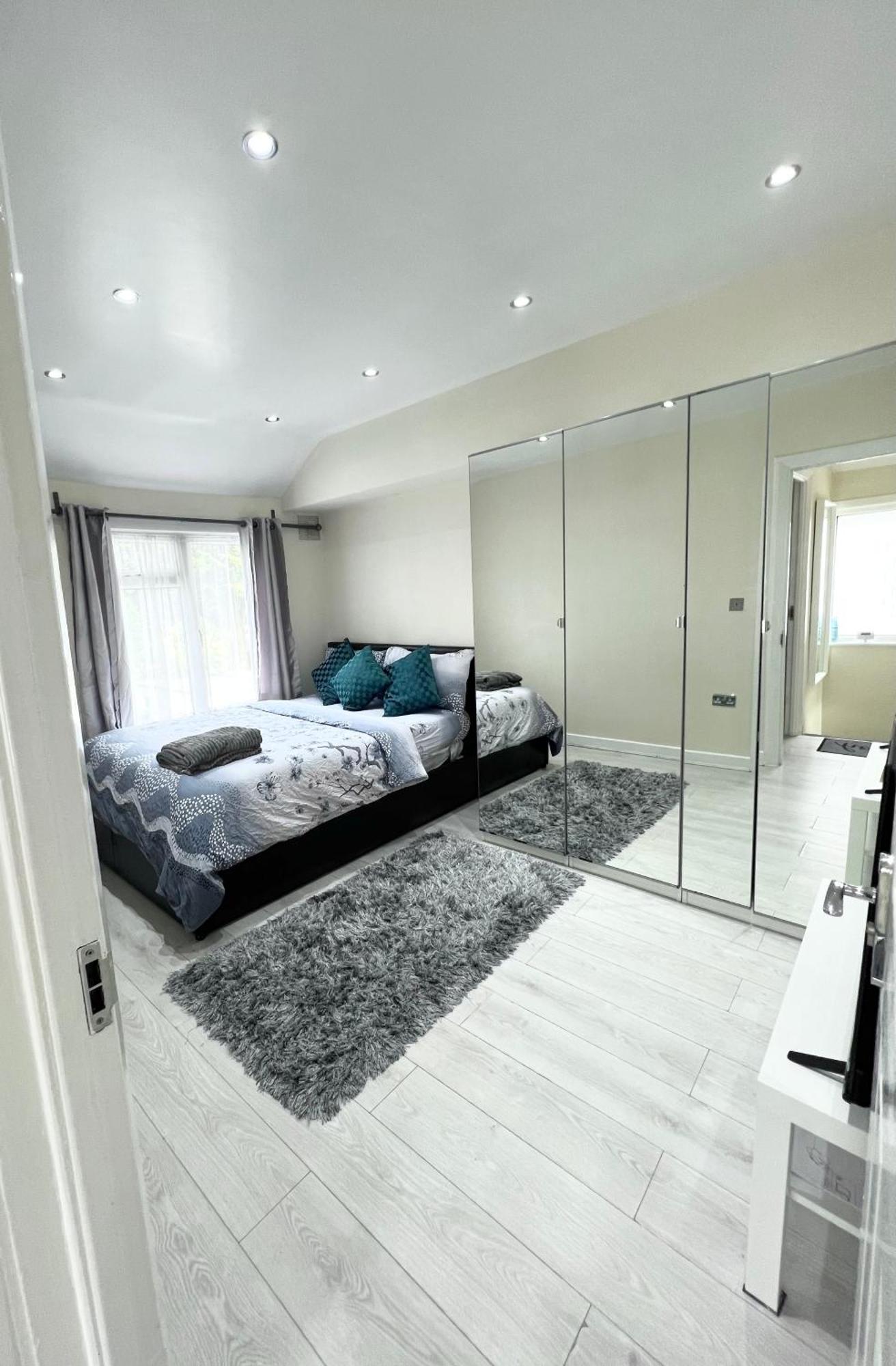 Cosy Private Flat In London, Free Parking On Premise Apartman Carshalton Kültér fotó