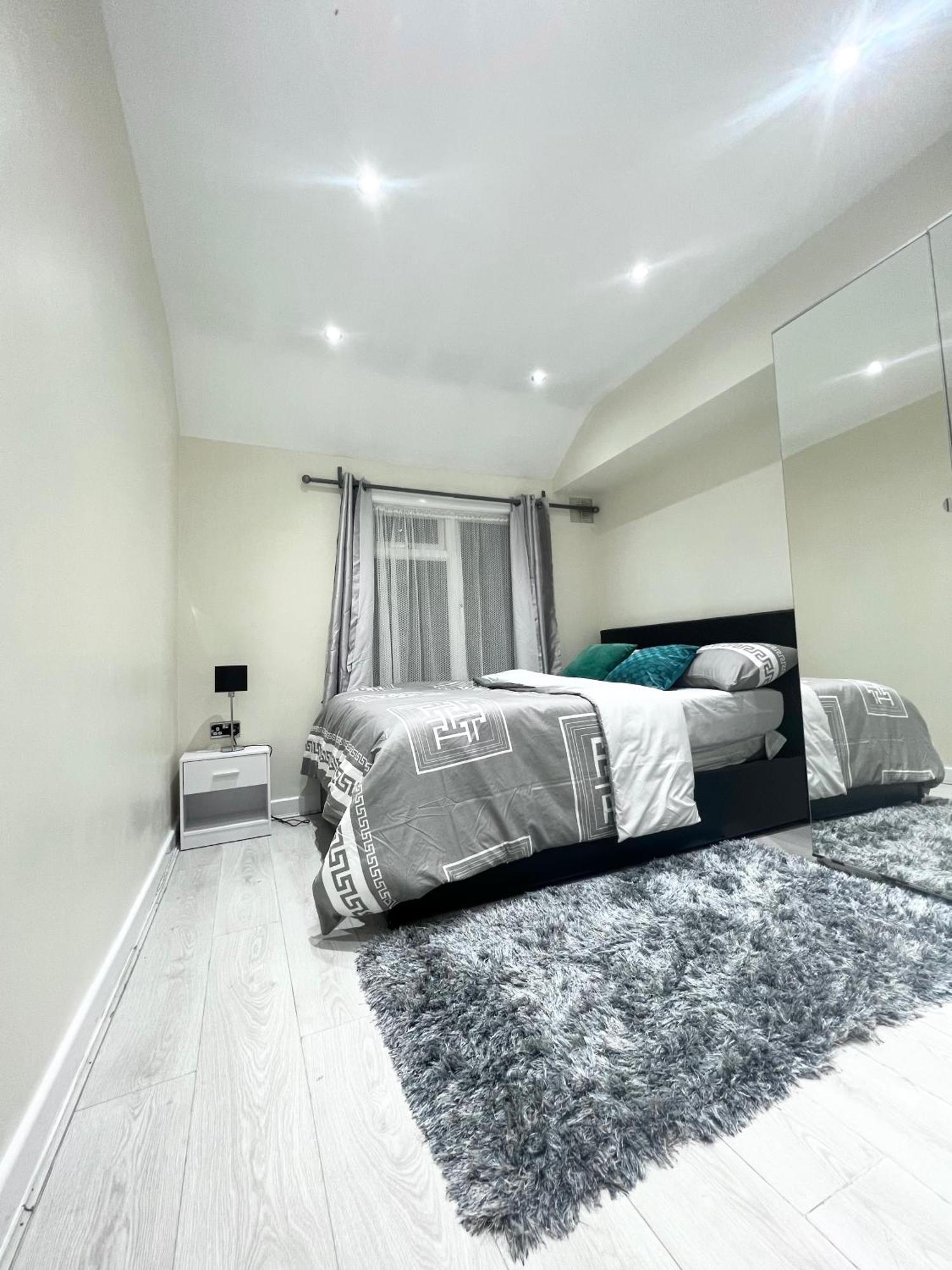 Cosy Private Flat In London, Free Parking On Premise Apartman Carshalton Kültér fotó